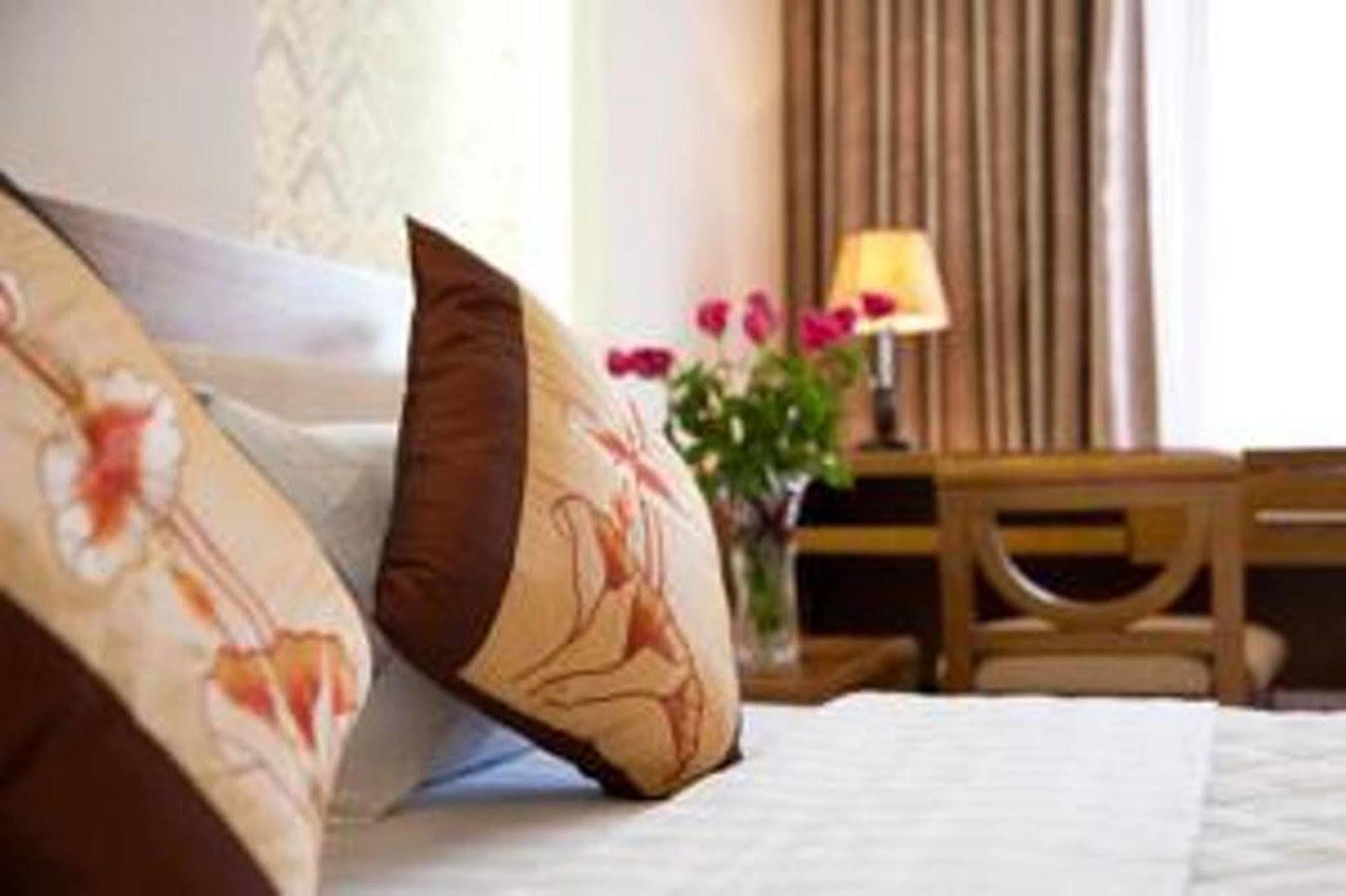 Lam Bao Long Hotel Hue Buitenkant foto